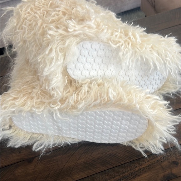 💕SKIMS Faux Fur Shaggy Boots Slippers💕 - Picture 4 of 10